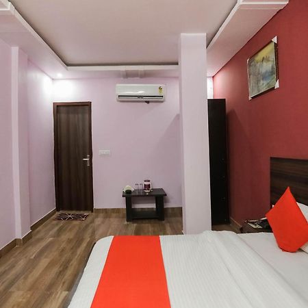 Hotel O Red Velvet Rooms & Banquet Фарідабад Екстер'єр фото