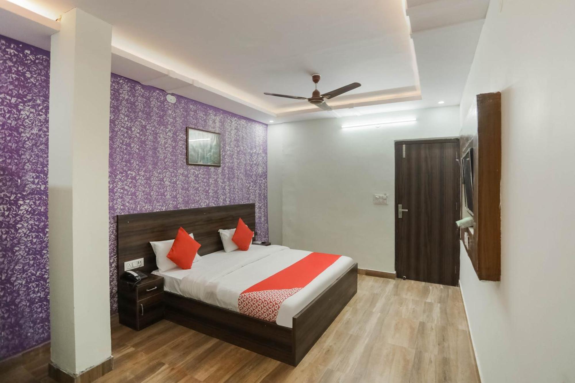 Hotel O Red Velvet Rooms & Banquet Фарідабад Екстер'єр фото