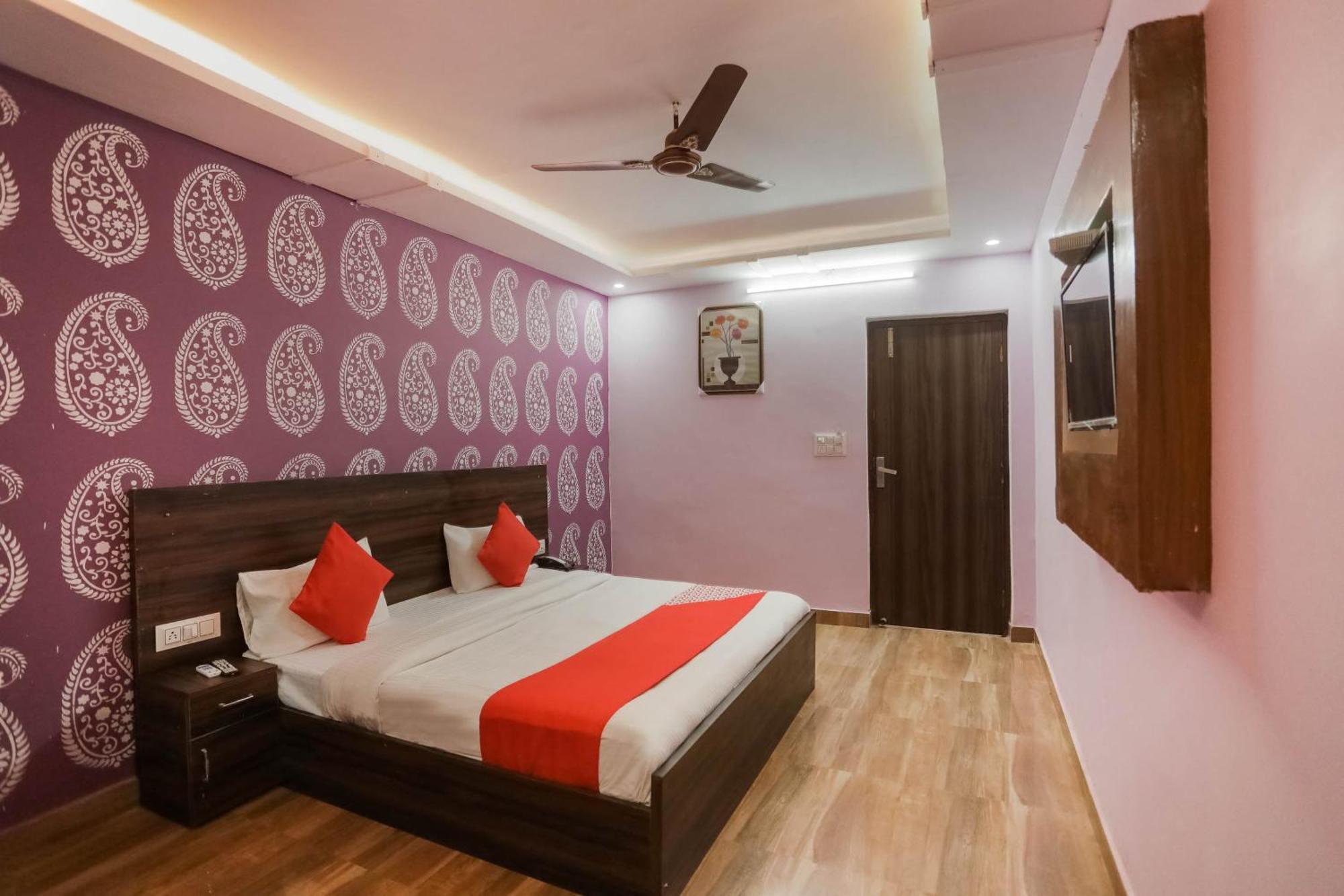 Hotel O Red Velvet Rooms & Banquet Фарідабад Екстер'єр фото
