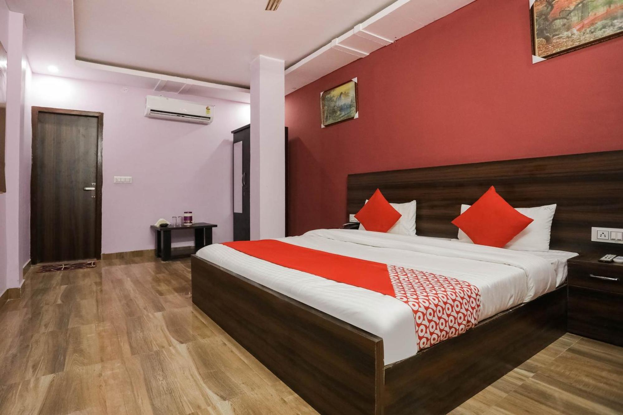 Hotel O Red Velvet Rooms & Banquet Фарідабад Екстер'єр фото