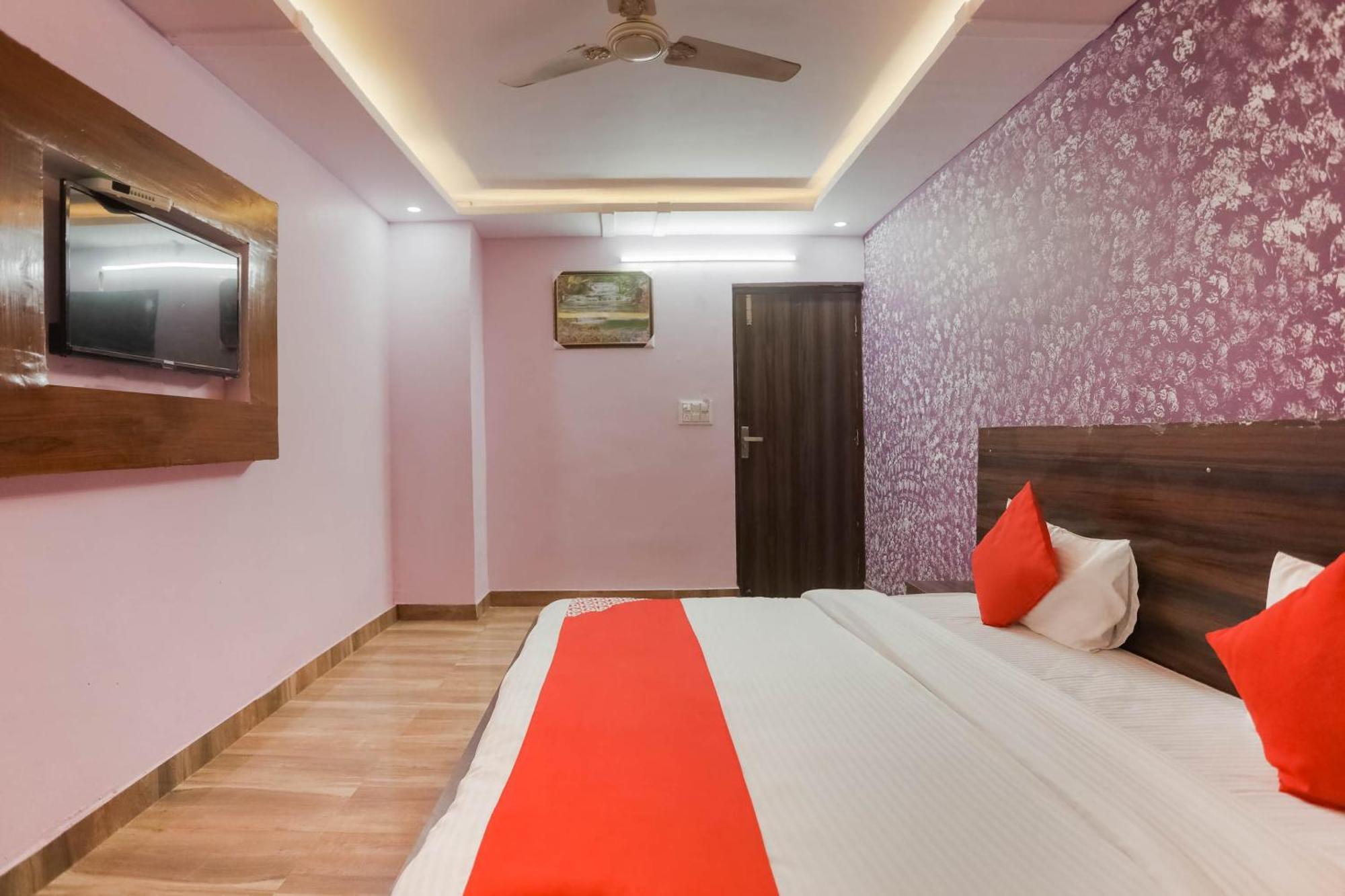Hotel O Red Velvet Rooms & Banquet Фарідабад Екстер'єр фото