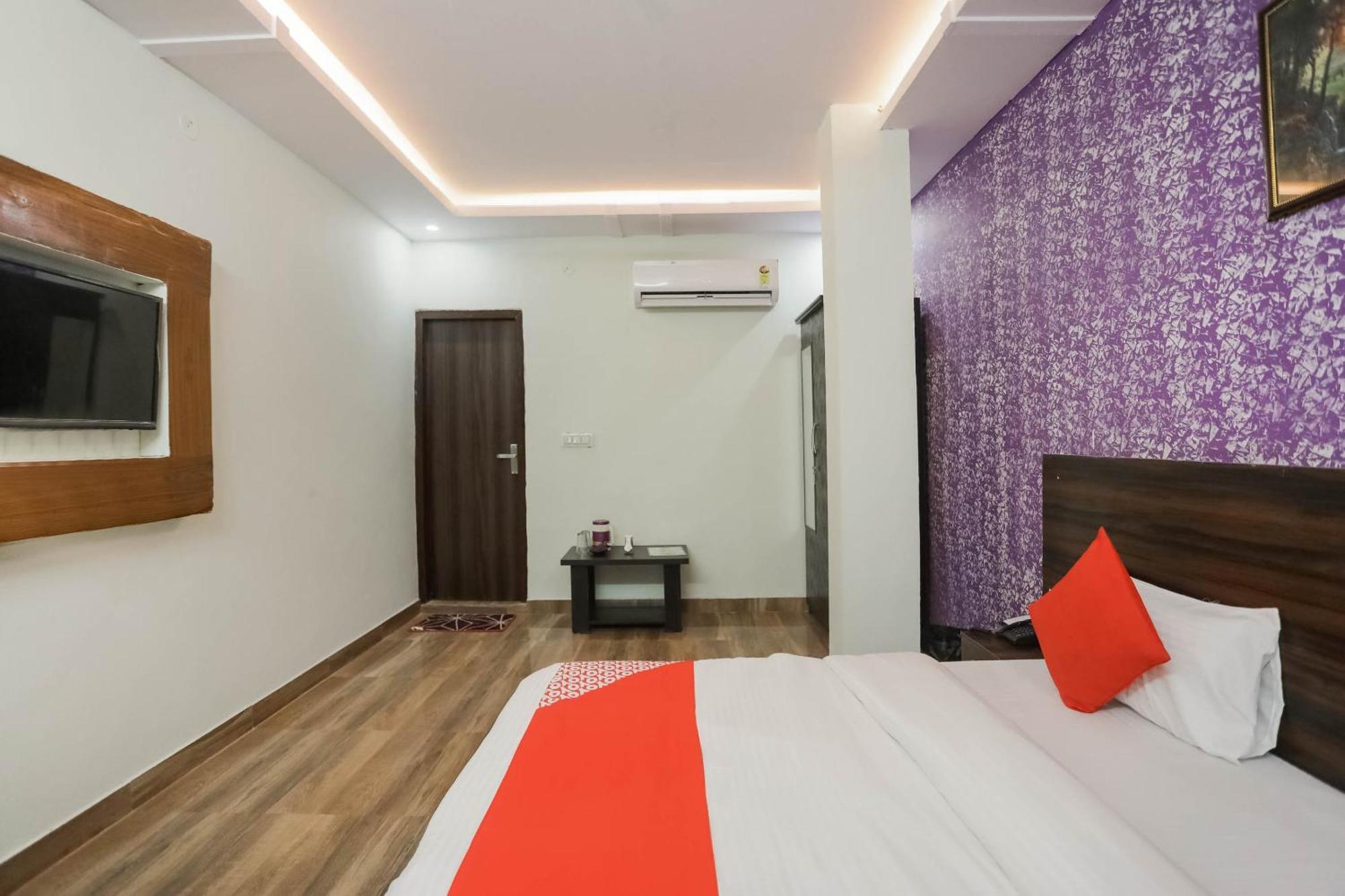 Hotel O Red Velvet Rooms & Banquet Фарідабад Екстер'єр фото