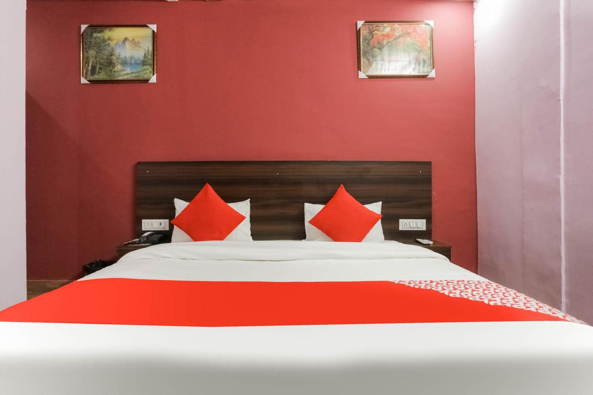 Hotel O Red Velvet Rooms & Banquet Фарідабад Екстер'єр фото