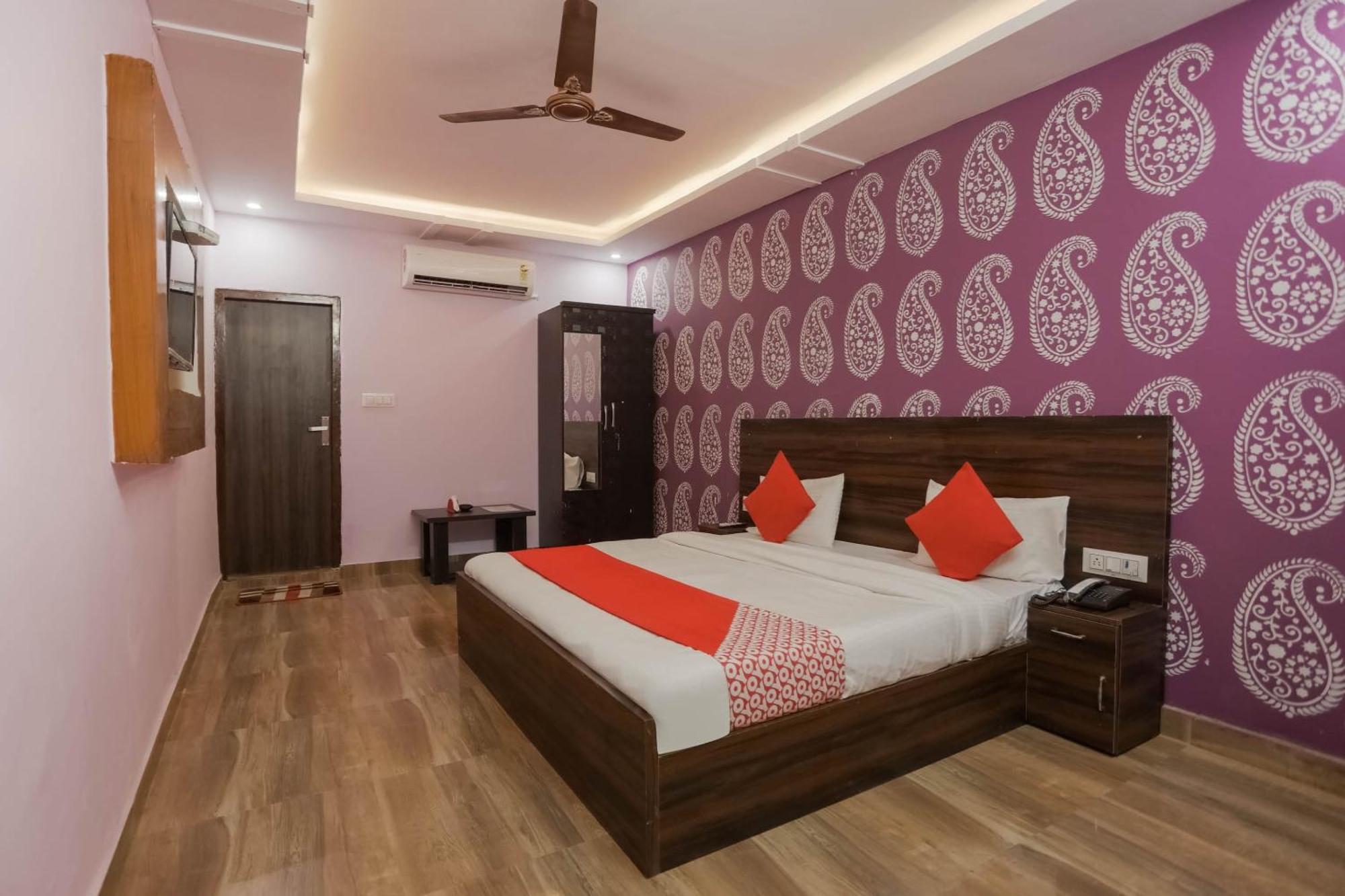 Hotel O Red Velvet Rooms & Banquet Фарідабад Екстер'єр фото
